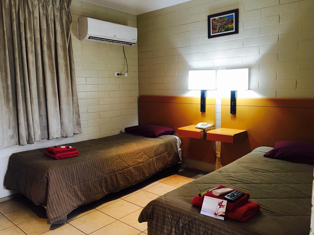 Tom Price Hotel Motel Том Прайс Екстериор снимка